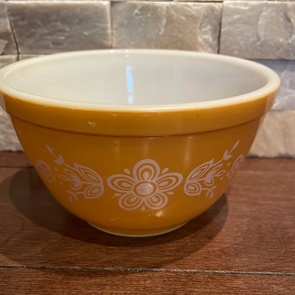 Vintage Pyrex Butterfly Gold Bowl